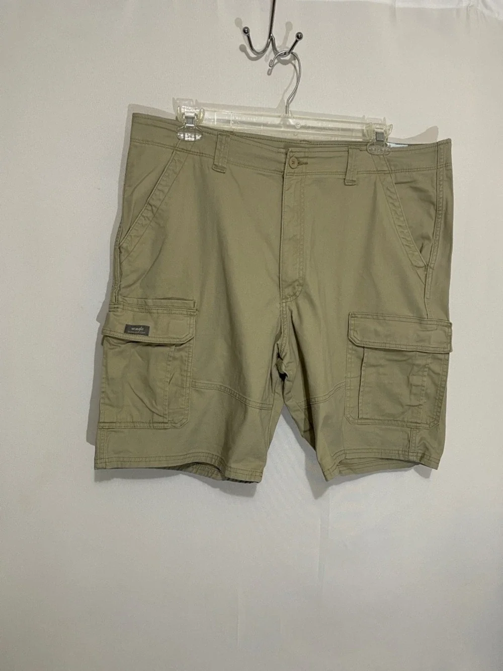 Wrangler Men's Stretch Cargo Shorts in Khaki Sz 40